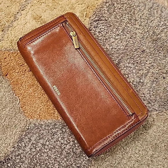 Logan RFID Zip Around Clutch - Picture 2 of 5